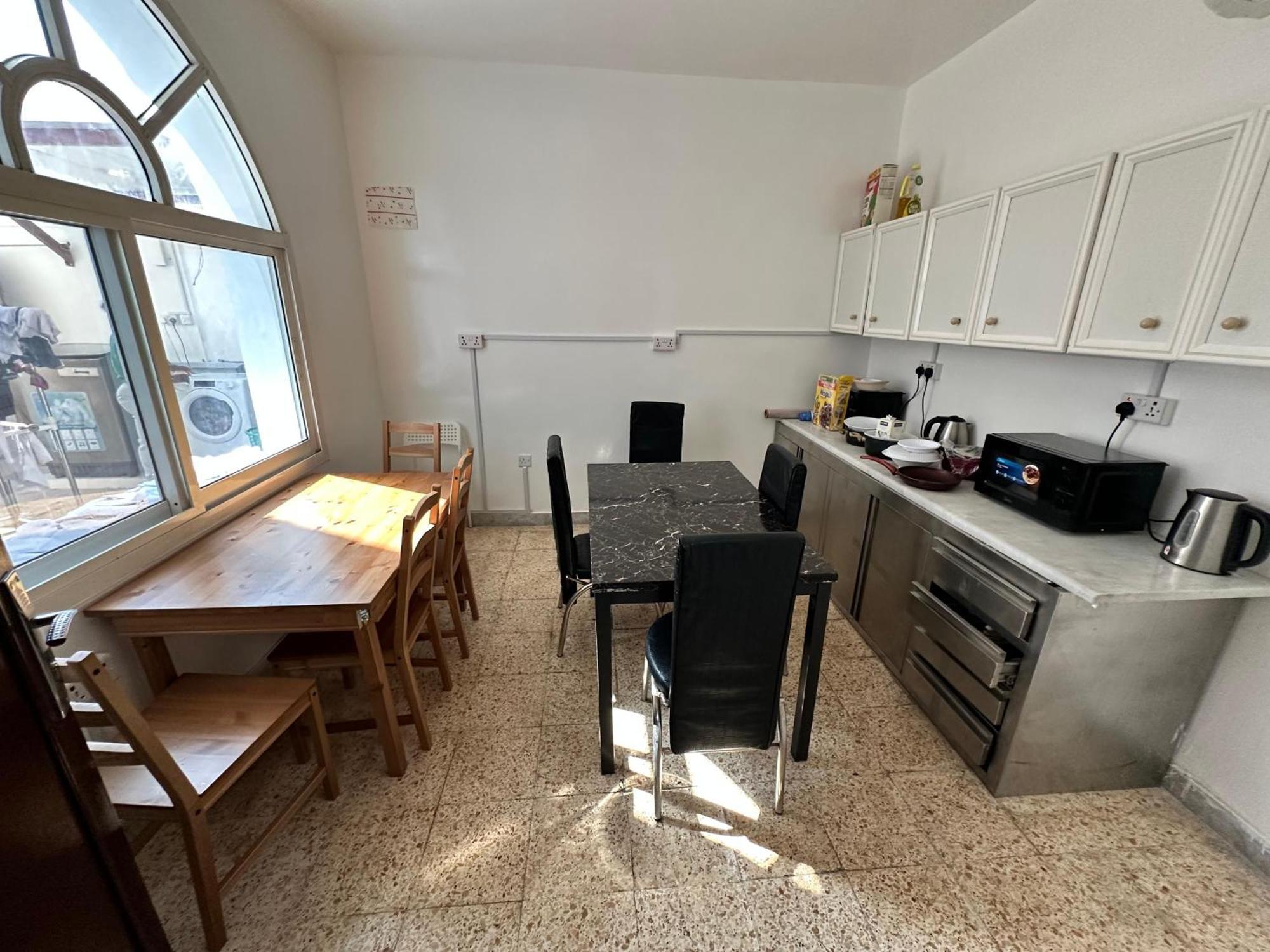 International Abu-Dhabi Hostel Villa Abou Dabi Extérieur photo