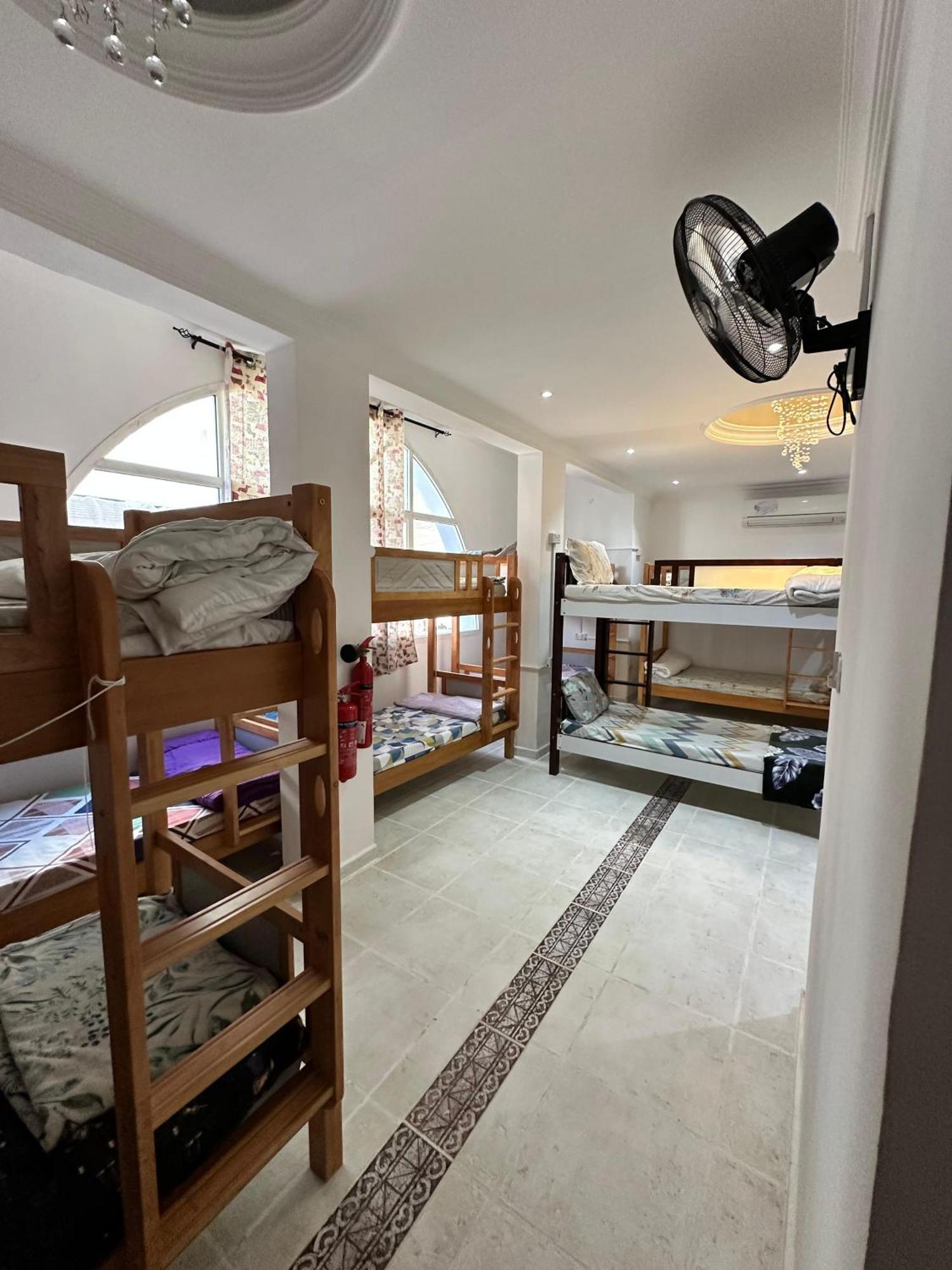 International Abu-Dhabi Hostel Villa Abou Dabi Extérieur photo