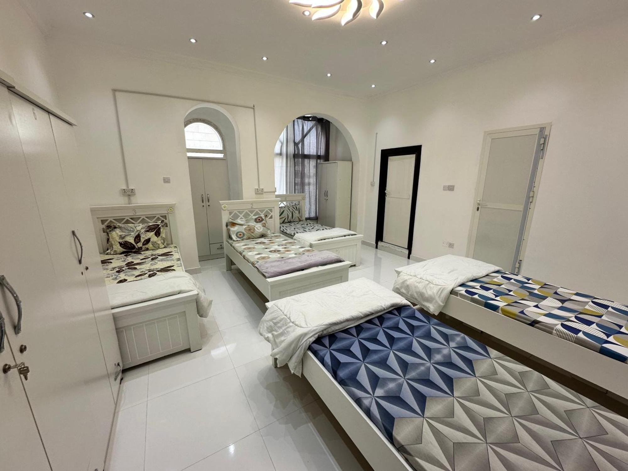 International Abu-Dhabi Hostel Villa Abou Dabi Extérieur photo