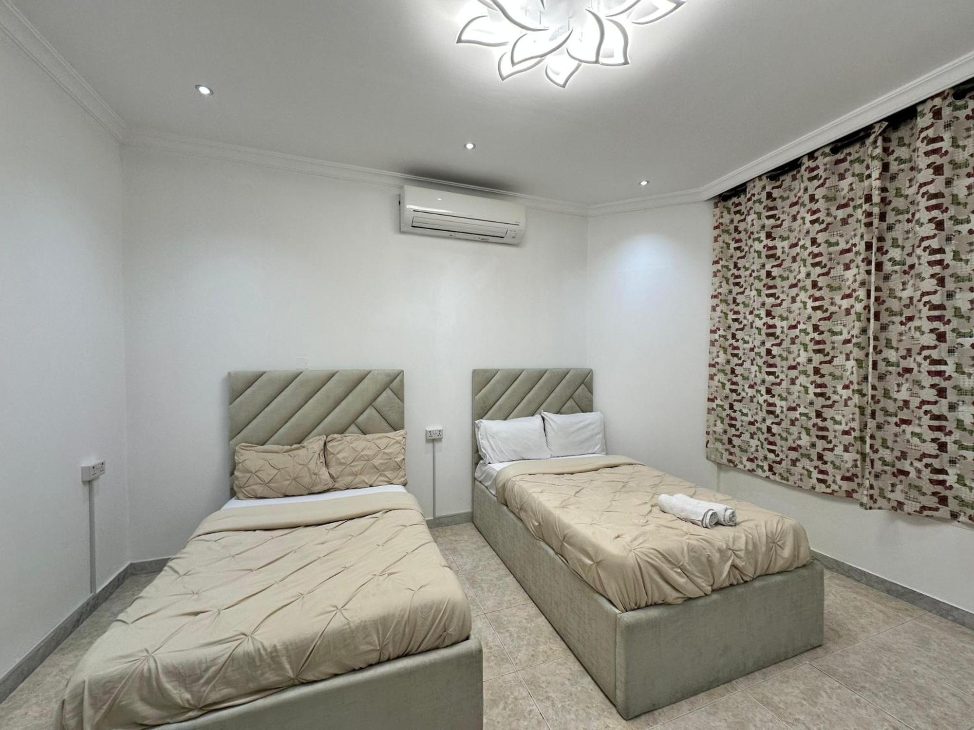 International Abu-Dhabi Hostel Villa Abou Dabi Extérieur photo